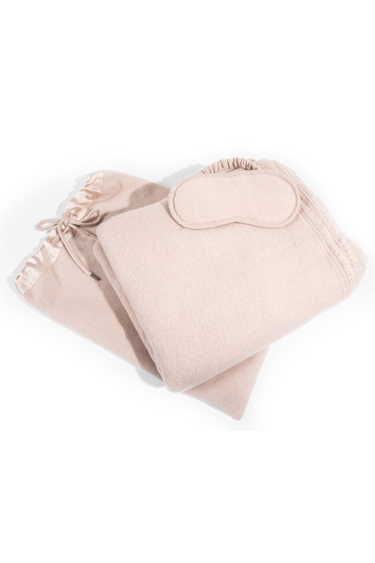THE CASHMERE TRAVEL SET