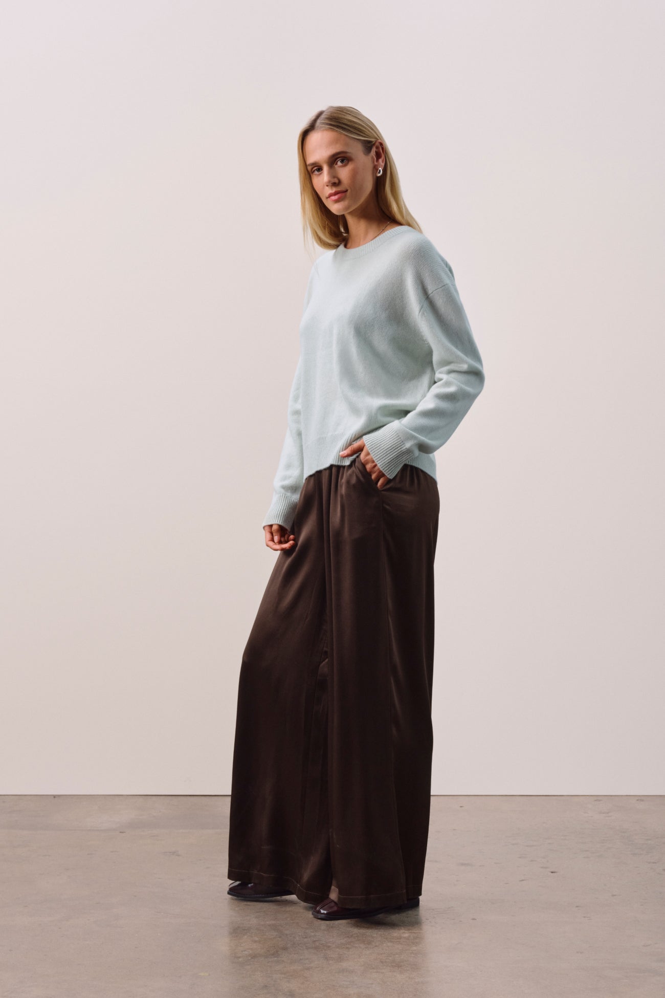 KAIA CREWNECK CASHMERE SWEATER