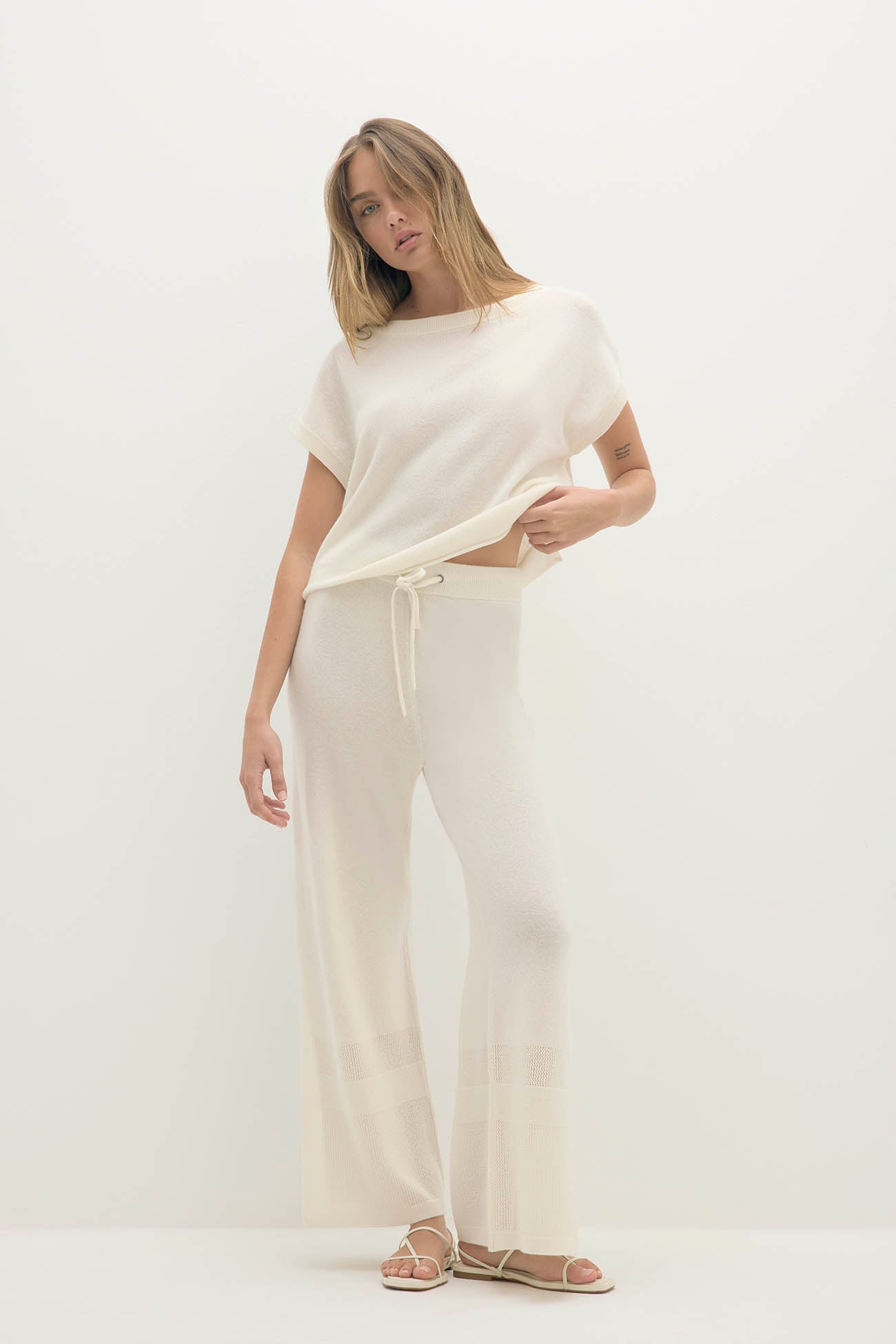 SAVANNAH CASHMERE OFF THE SHOULDER TEE