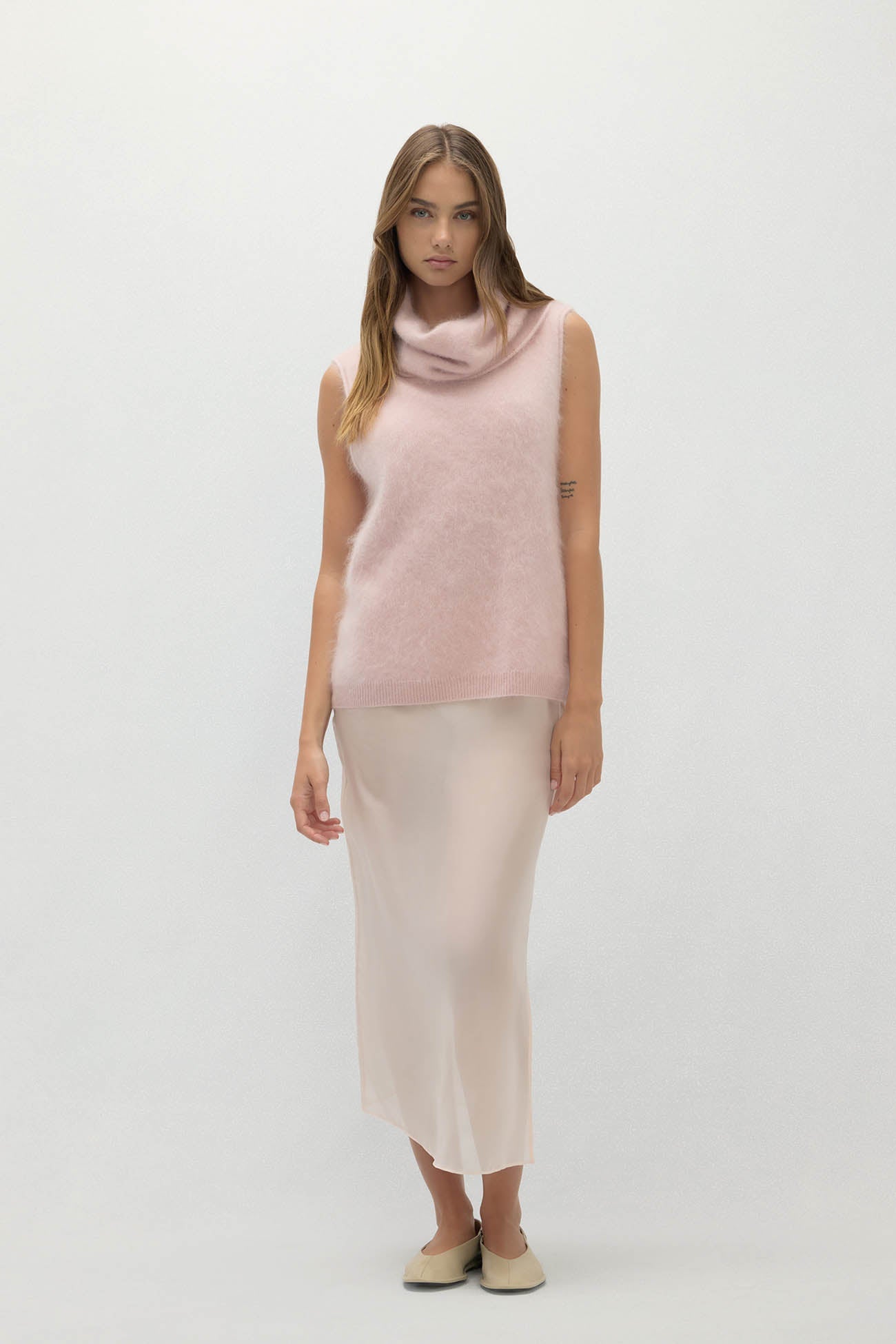 CHIARA SLEEVELESS TURTLENECK SWEATER